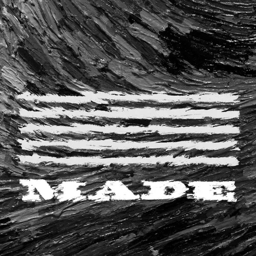 빅뱅(BIGBANG)의 정규 앨범 《MADE》 커버. 흑백의 거친 유화 붓질이 화면 전체를 뒤덮은 배경 위로, 흰 물감을 두껍게 발라 만든 네 개의 굵은 가로줄이 층층이 쌓여 있고 그 아래 'MADE'라는 글자가 같은 질감으로 새겨져 있다. 손으로 직접 그린 듯한 캔버스 텍스처와 무채색 대비가, 10년의 시간을 눌러 담은 앨범의 무게와 마침표로서의 성격을 드러낸다. 빅뱅 LAST DANCE 가사